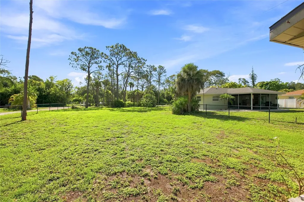652 N Elm Street Englewood FL 34223