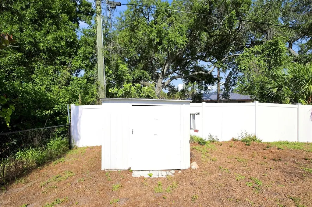 652 N Elm Street Englewood FL 34223