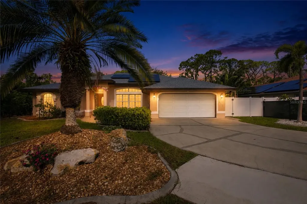 652 N Elm Street Englewood FL 34223