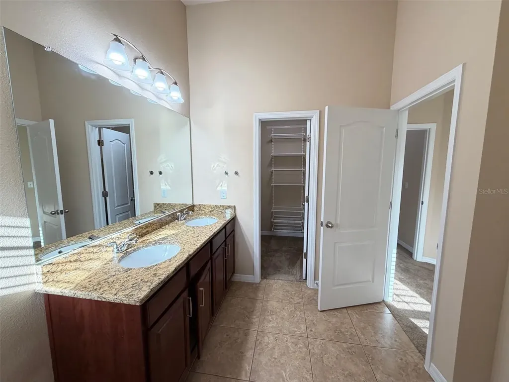 5722 Kinglethill Drive Lithia FL 33547