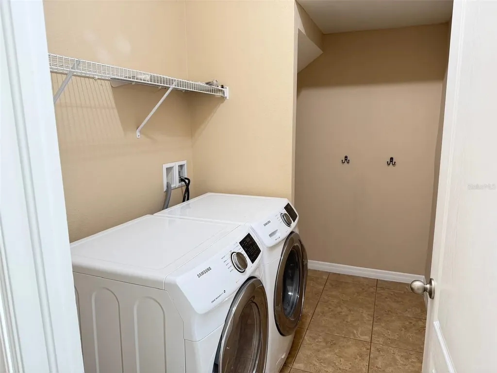 5722 Kinglethill Drive Lithia FL 33547
