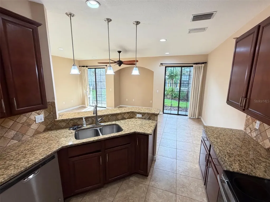 5722 Kinglethill Drive Lithia FL 33547