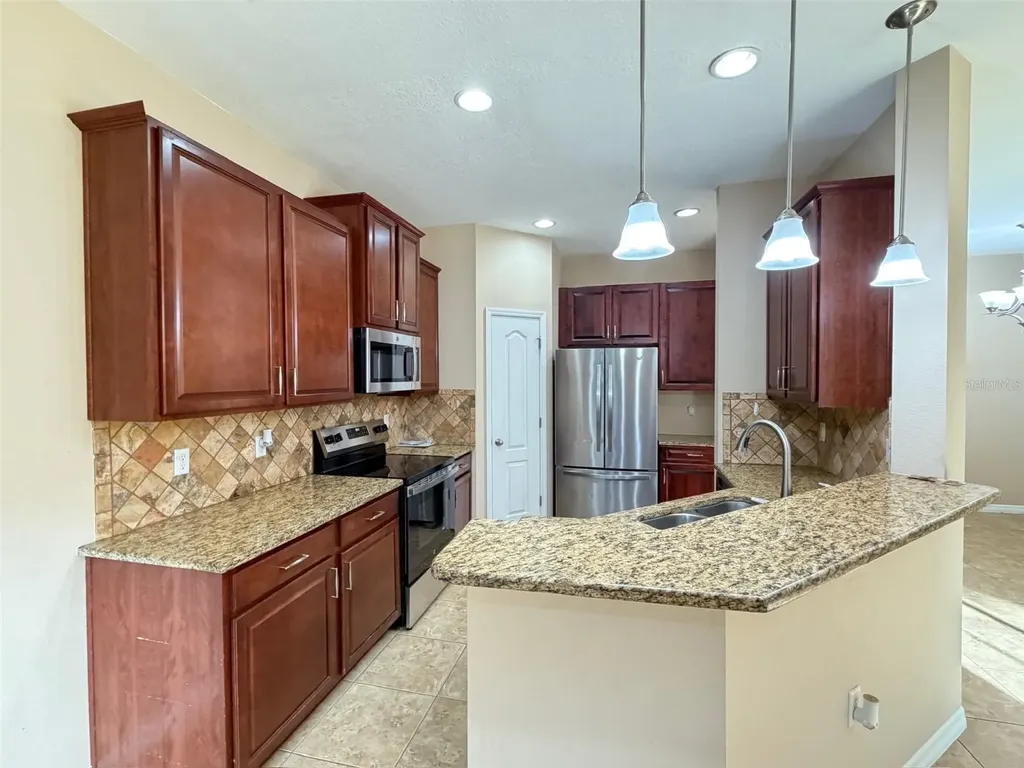 5722 Kinglethill Drive Lithia FL 33547
