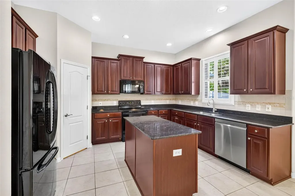 7906 Camden Woods Drive Tampa FL 33619