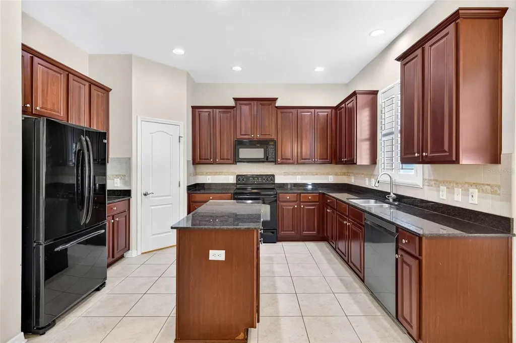 7906 Camden Woods Drive Tampa FL 33619