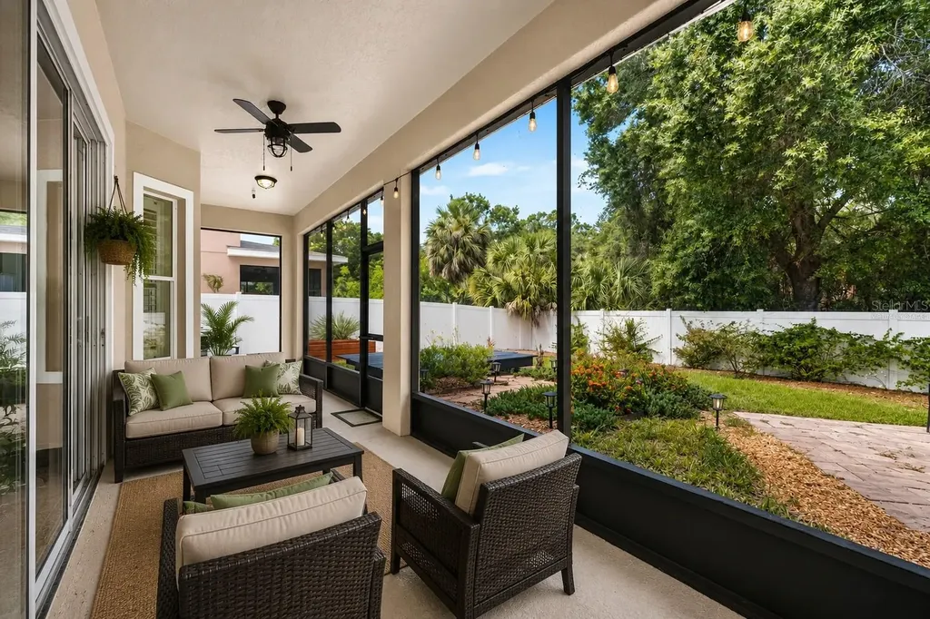 7906 Camden Woods Drive Tampa FL 33619