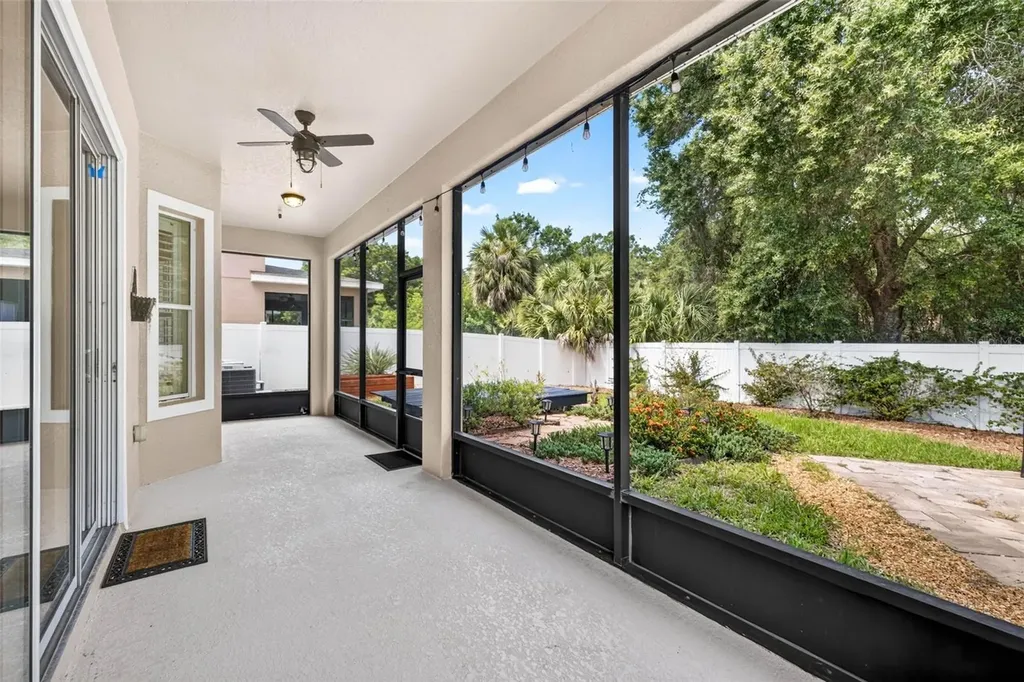 7906 Camden Woods Drive Tampa FL 33619