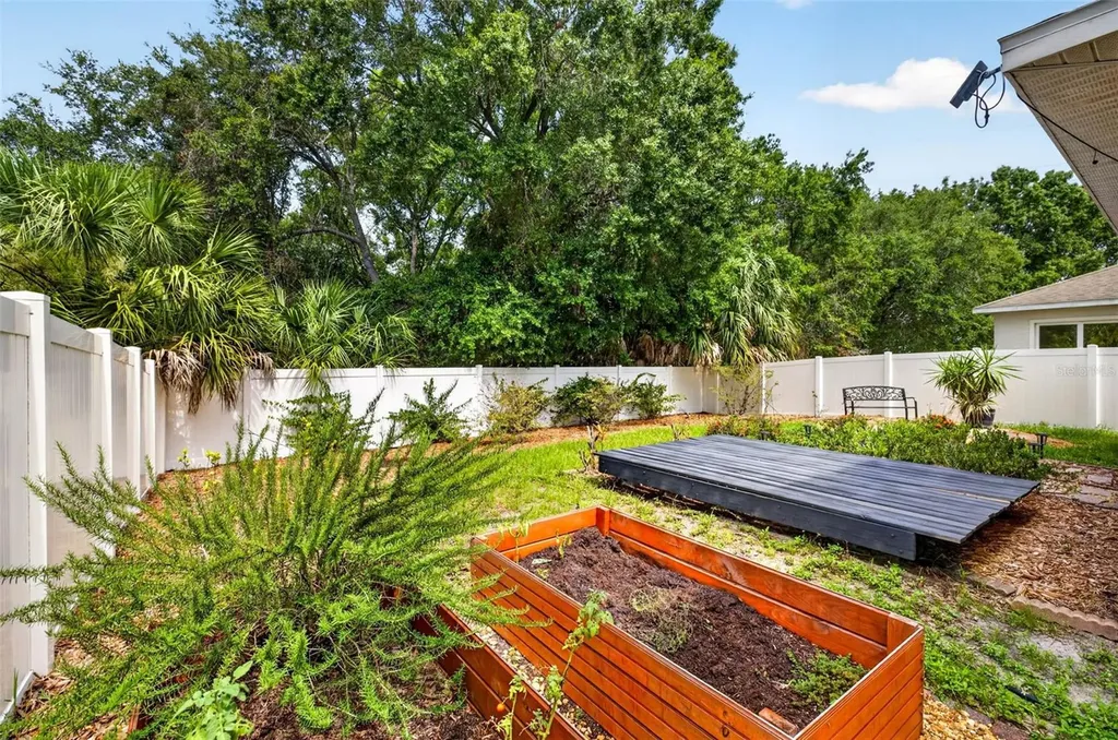 7906 Camden Woods Drive Tampa FL 33619