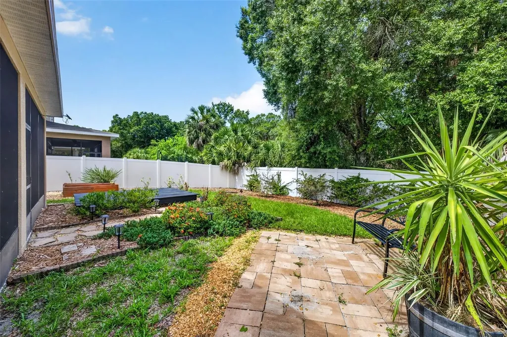 7906 Camden Woods Drive Tampa FL 33619