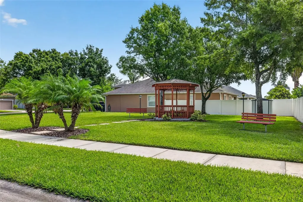 7906 Camden Woods Drive Tampa FL 33619