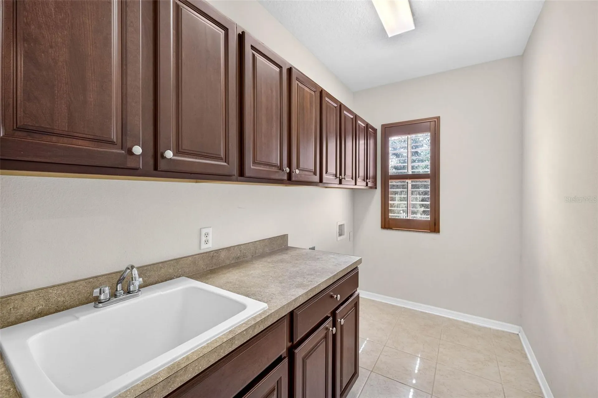 7906 Camden Woods Drive Tampa FL 33619