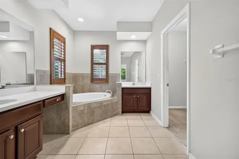 7906 Camden Woods Drive Tampa FL 33619