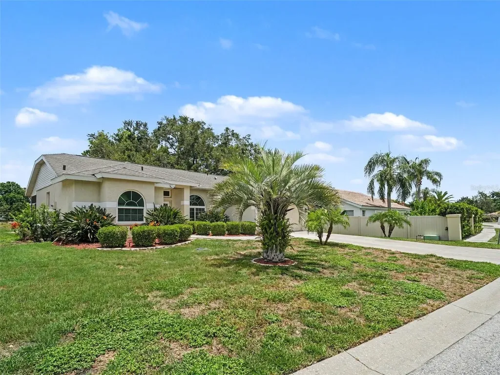 5325 Gardens Drive Sarasota FL 34243