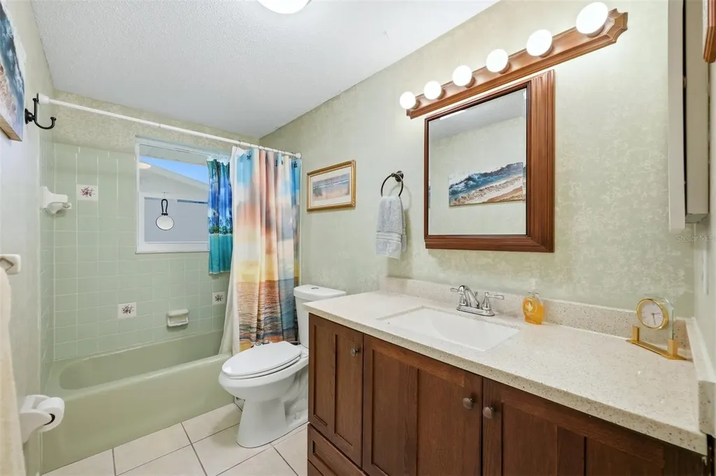 383 E Wentworth Circle Englewood FL 34223