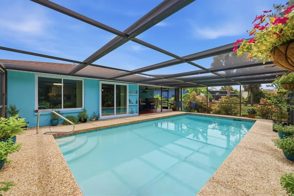 383 E Wentworth Circle Englewood FL 34223