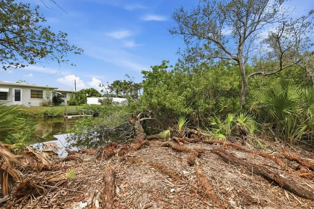 383 E Wentworth Circle Englewood FL 34223