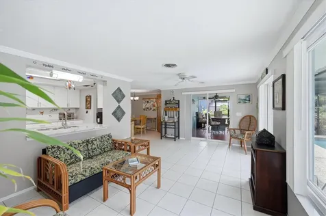 383 E Wentworth Circle Englewood FL 34223