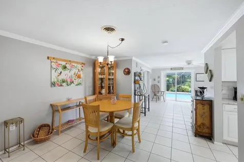 383 E Wentworth Circle Englewood FL 34223