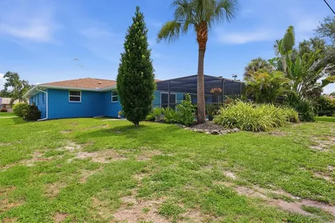 383 E Wentworth Circle Englewood FL 34223