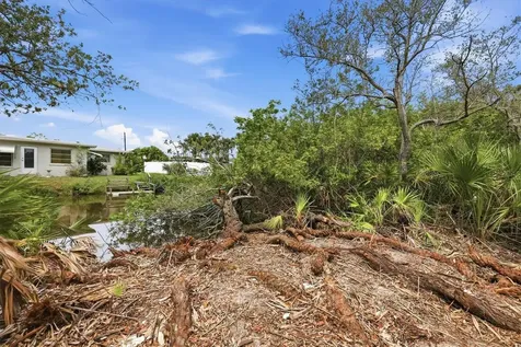 383 E Wentworth Circle Englewood FL 34223
