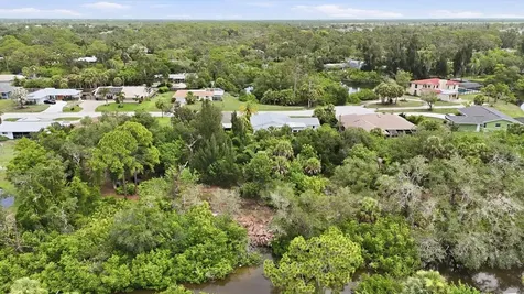 383 E Wentworth Circle Englewood FL 34223