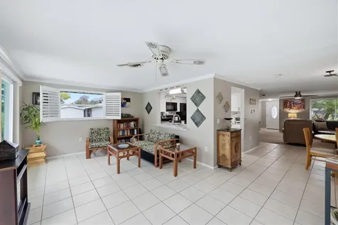 383 E Wentworth Circle Englewood FL 34223