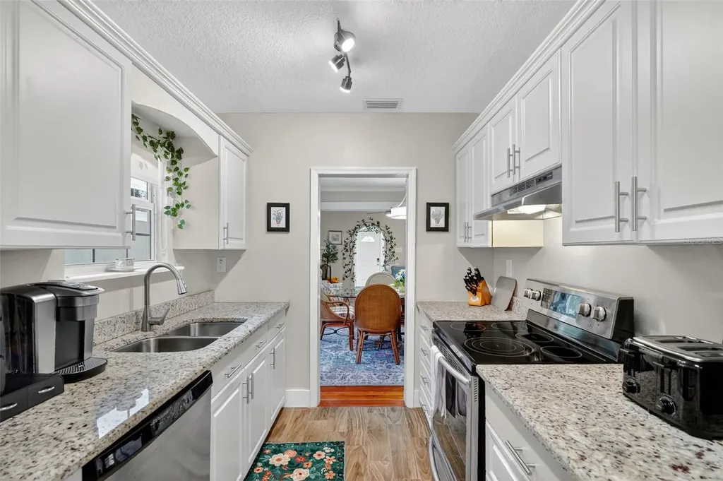 418 E 10th Avenue Mount Dora FL 32757