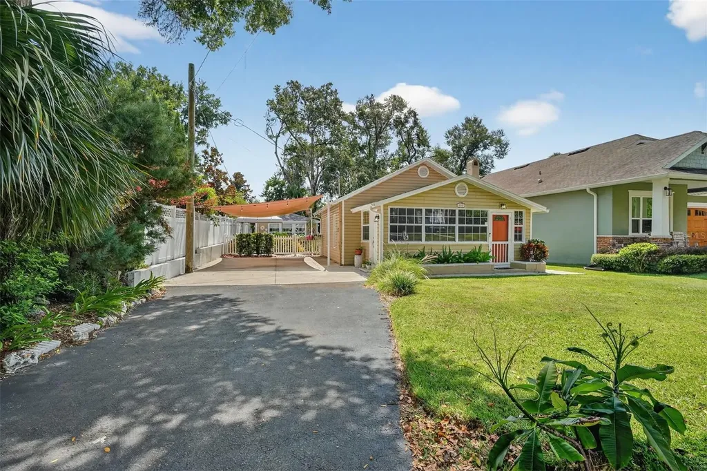 418 E 10th Avenue Mount Dora FL 32757