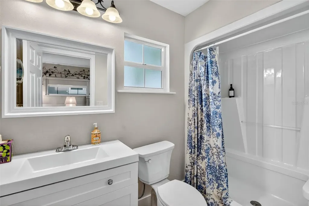 418 E 10th Avenue Mount Dora FL 32757