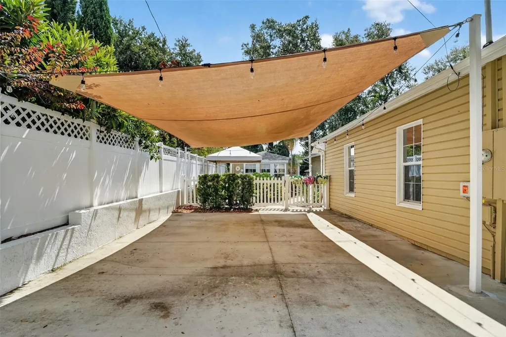 418 E 10th Avenue Mount Dora FL 32757