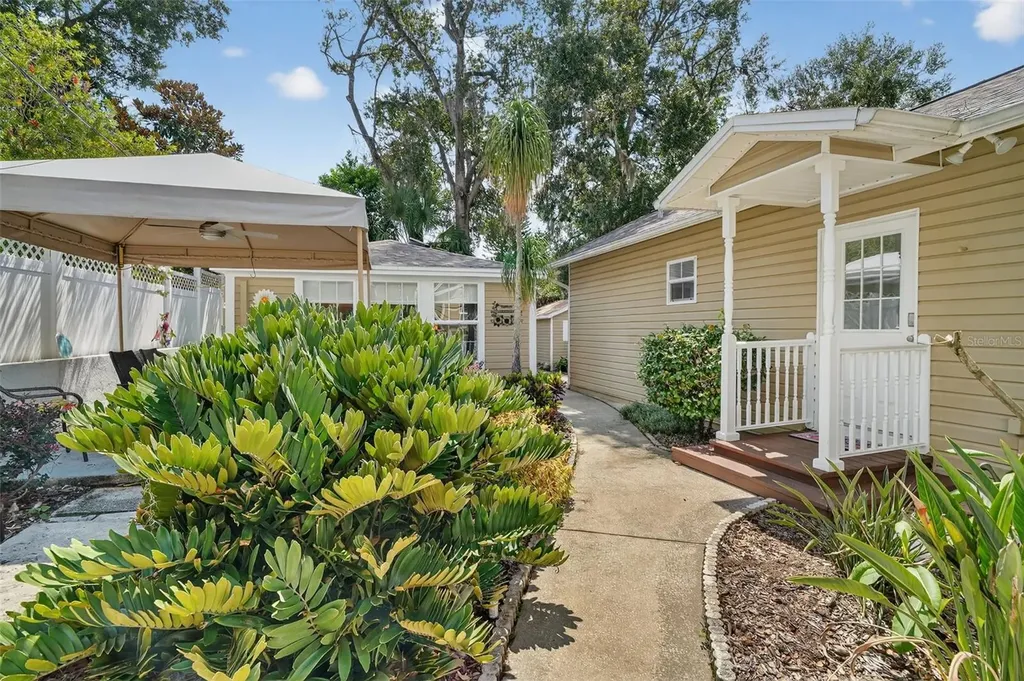 418 E 10th Avenue Mount Dora FL 32757