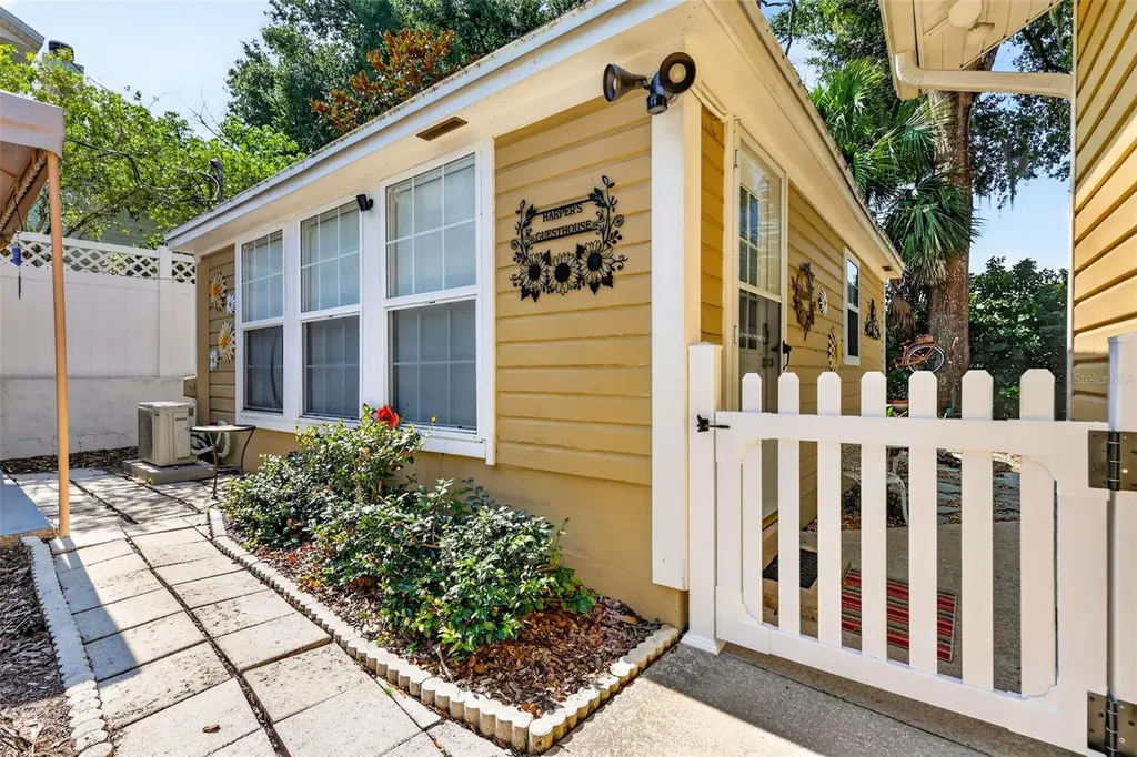418 E 10th Avenue Mount Dora FL 32757