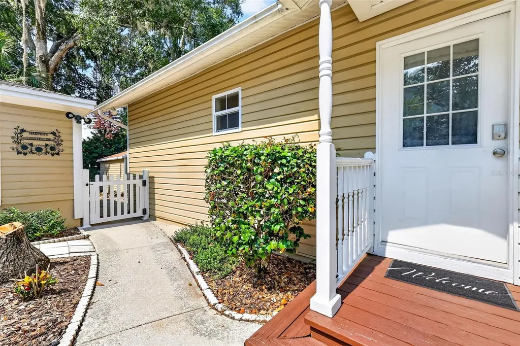 418 E 10th Avenue Mount Dora FL 32757