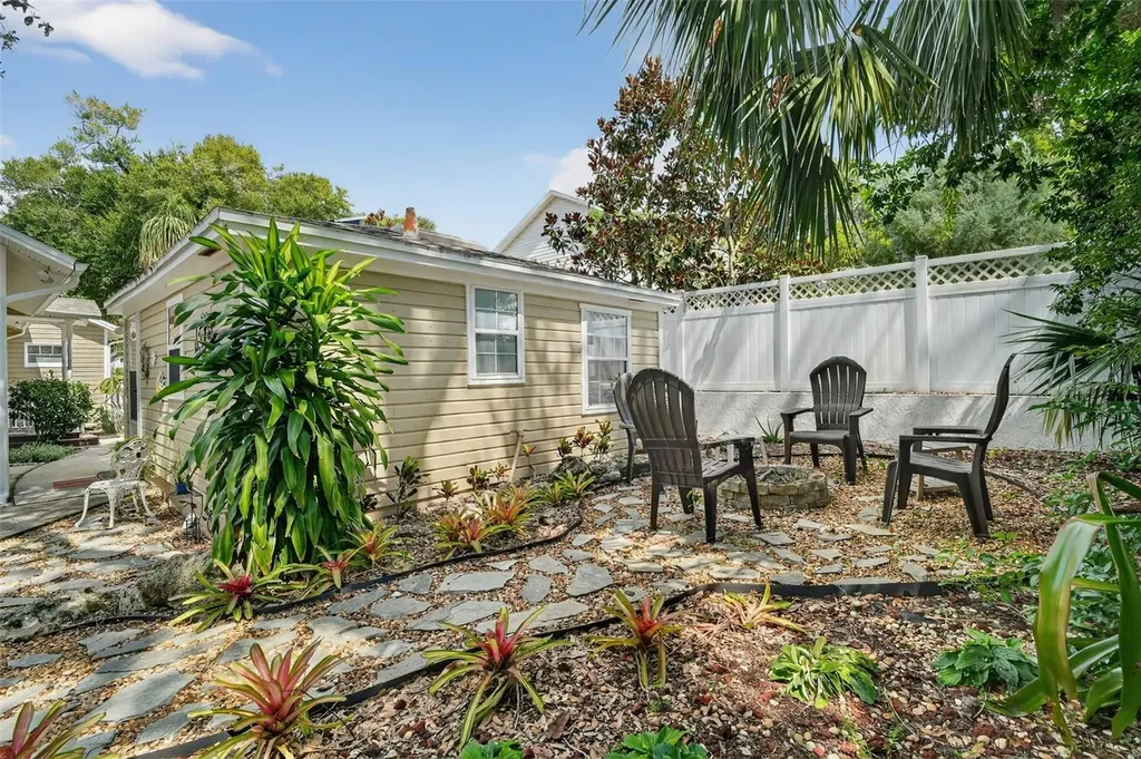 418 E 10th Avenue Mount Dora FL 32757