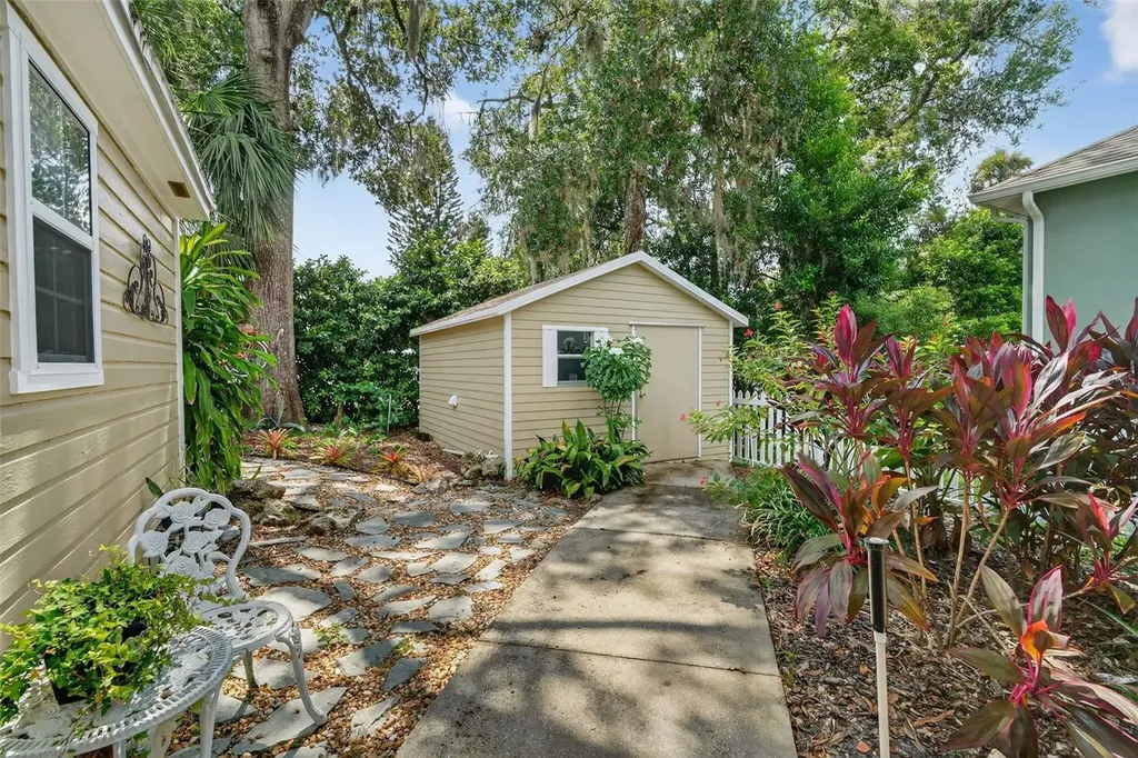 418 E 10th Avenue Mount Dora FL 32757