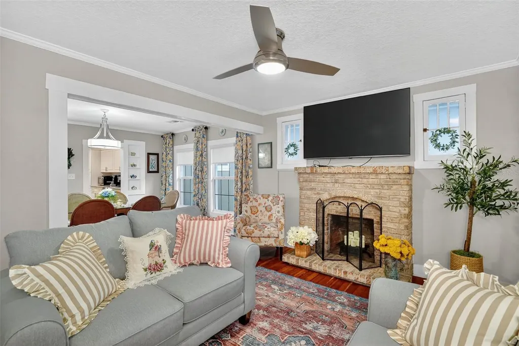 418 E 10th Avenue Mount Dora FL 32757