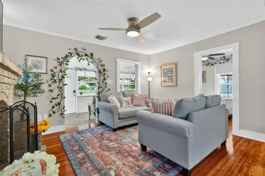 418 E 10th Avenue Mount Dora FL 32757