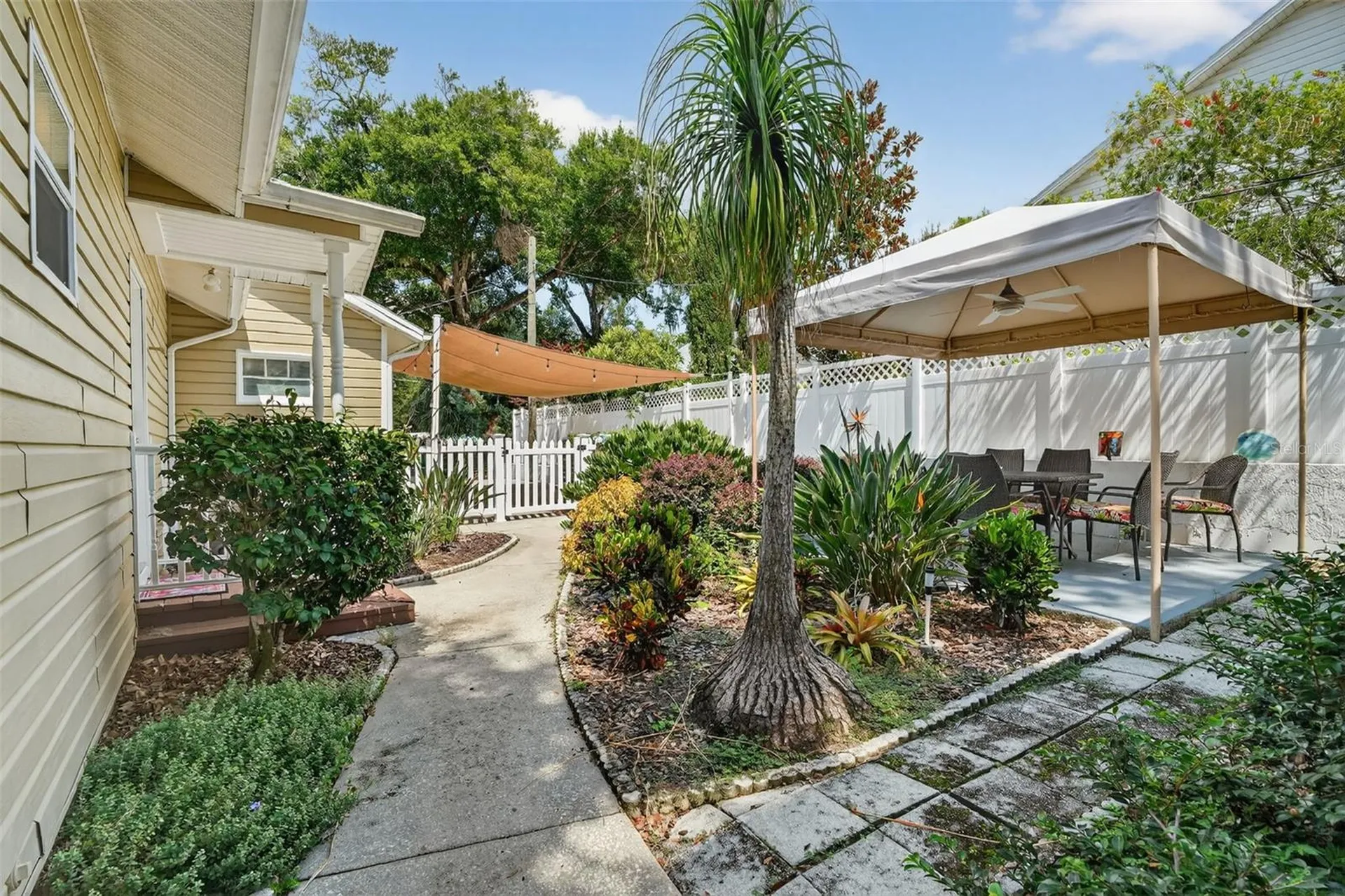 418 E 10th Avenue Mount Dora FL 32757