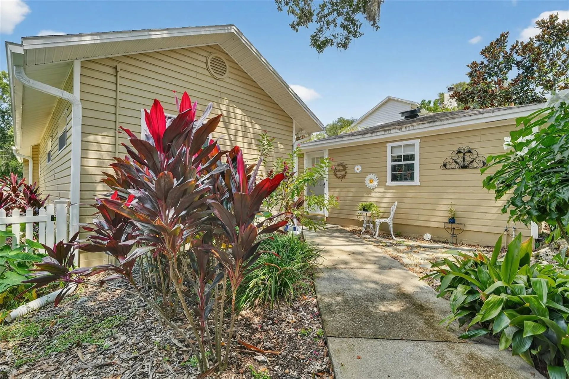 418 E 10th Avenue Mount Dora FL 32757