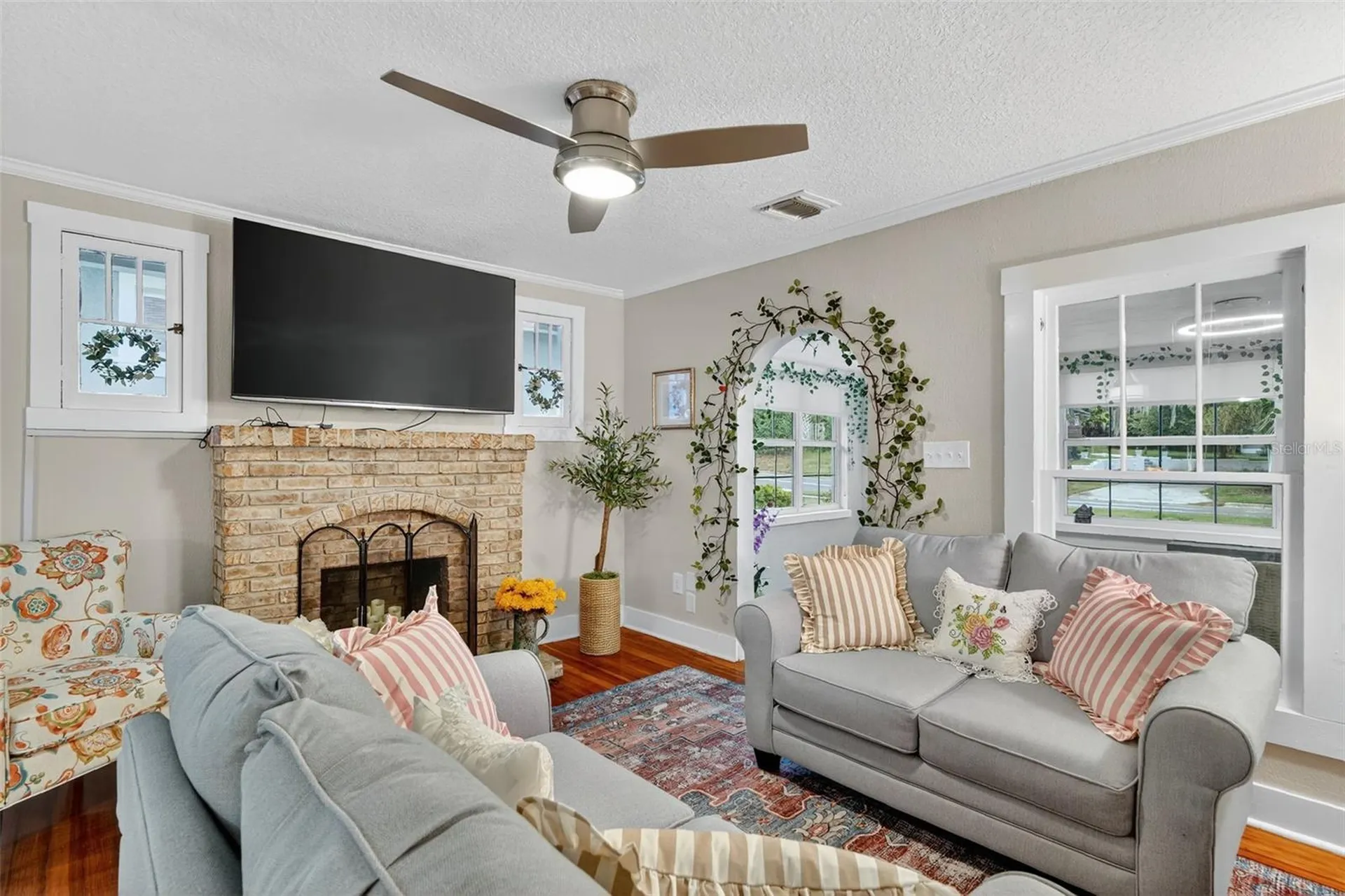 418 E 10th Avenue Mount Dora FL 32757