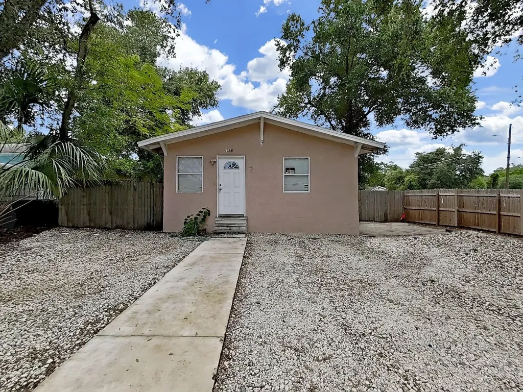 1514 E North Bay Street Tampa FL 33610