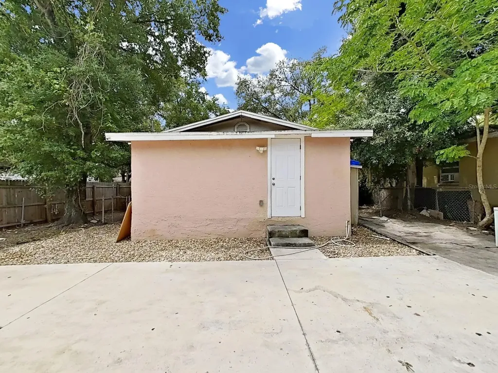 1514 E North Bay Street Tampa FL 33610