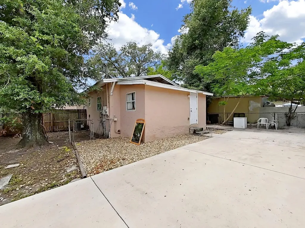 1514 E North Bay Street Tampa FL 33610