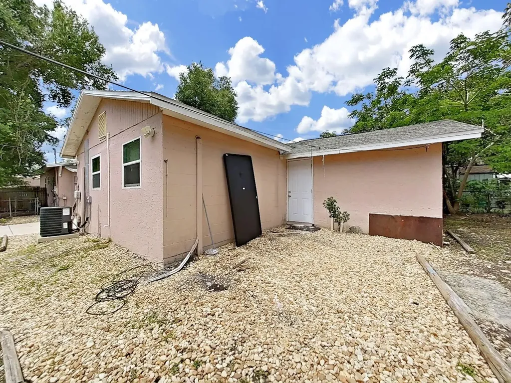1514 E North Bay Street Tampa FL 33610