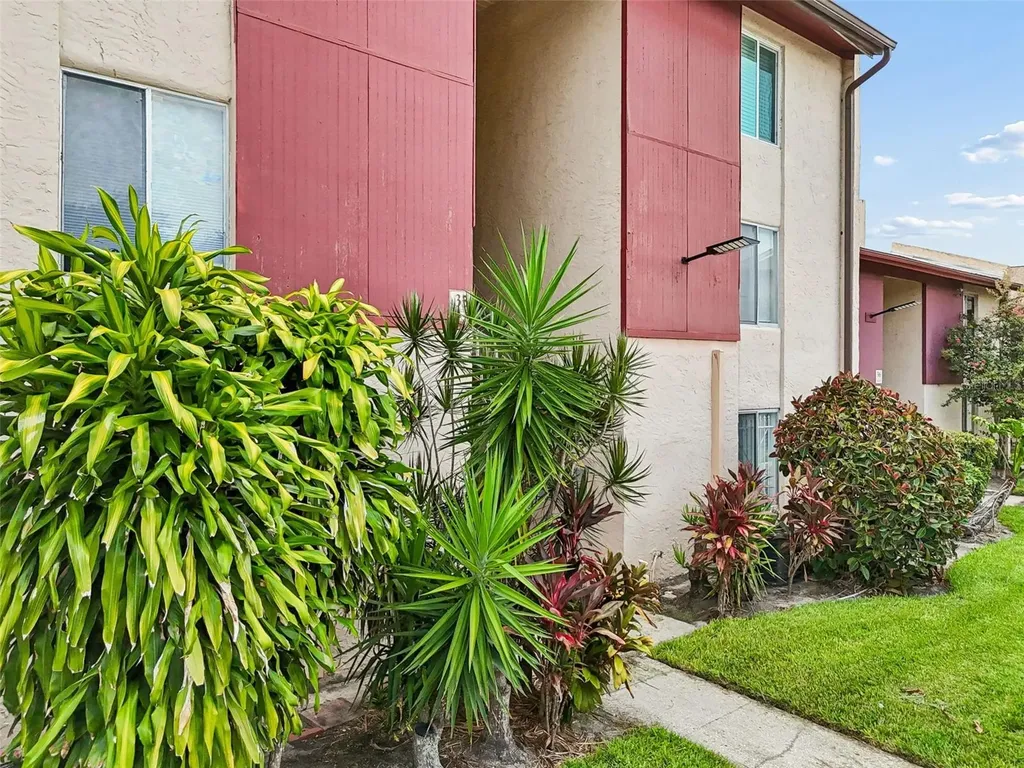 3841 S Lake Drive Tampa FL 33614