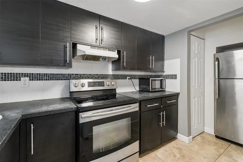 3841 S Lake Drive Tampa FL 33614