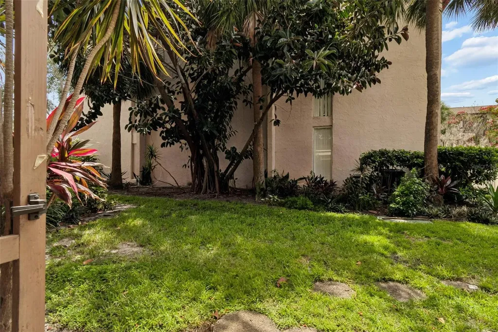 3841 S Lake Drive Tampa FL 33614