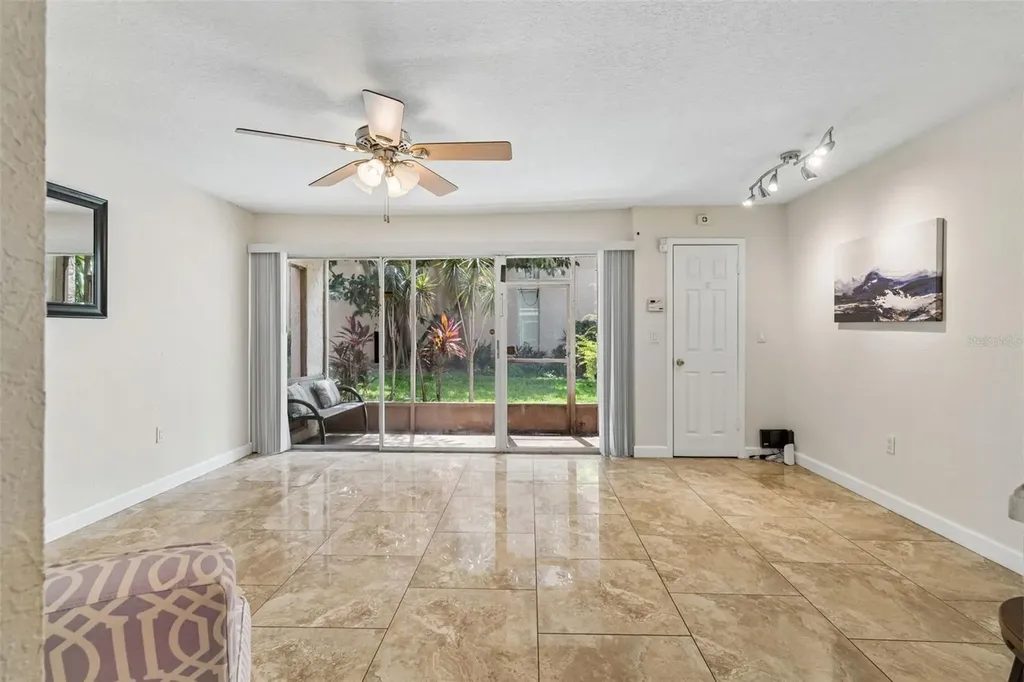 3841 S Lake Drive Tampa FL 33614