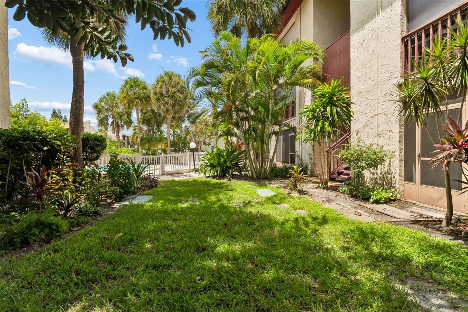 3841 S Lake Drive Tampa FL 33614