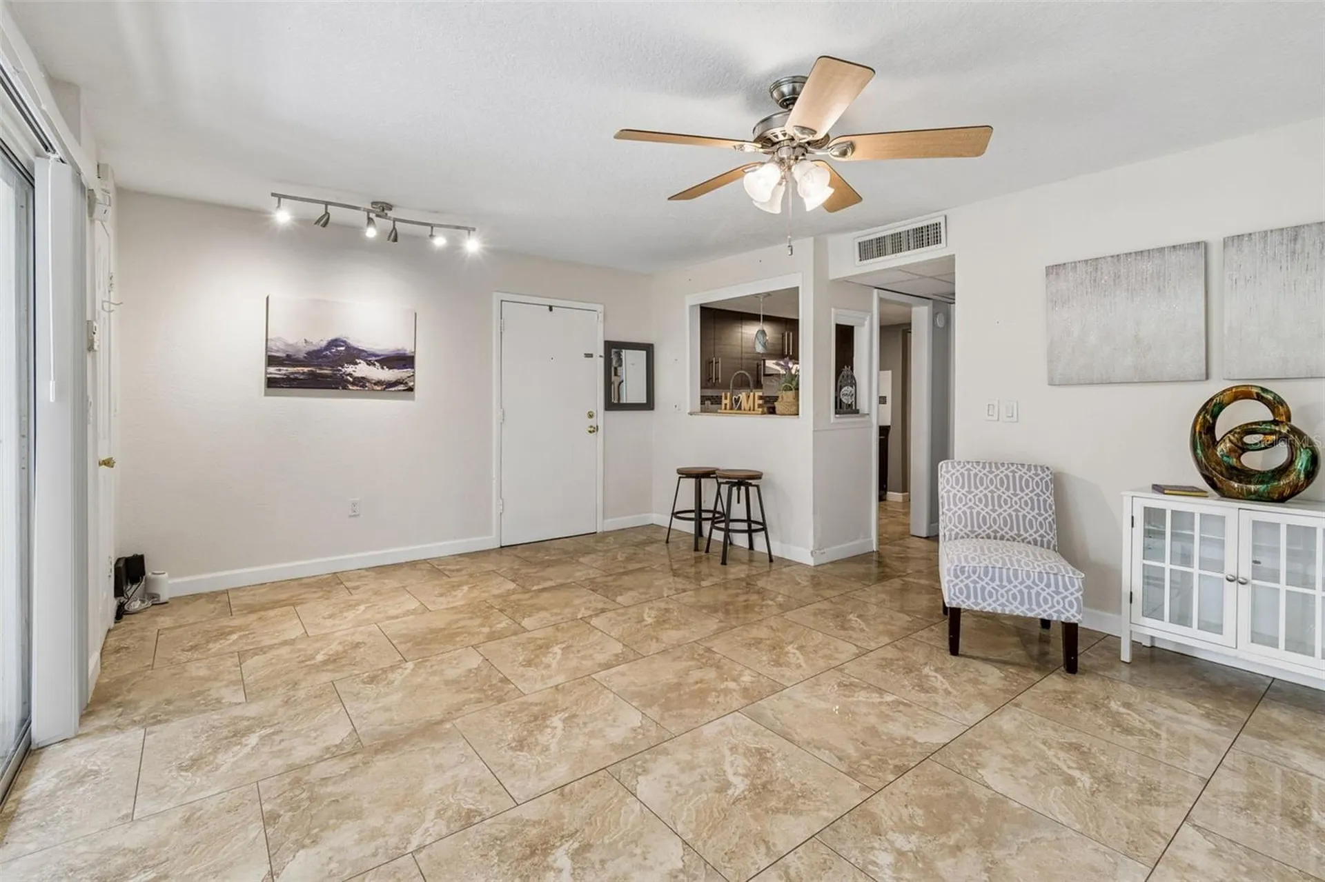 3841 S Lake Drive Tampa FL 33614